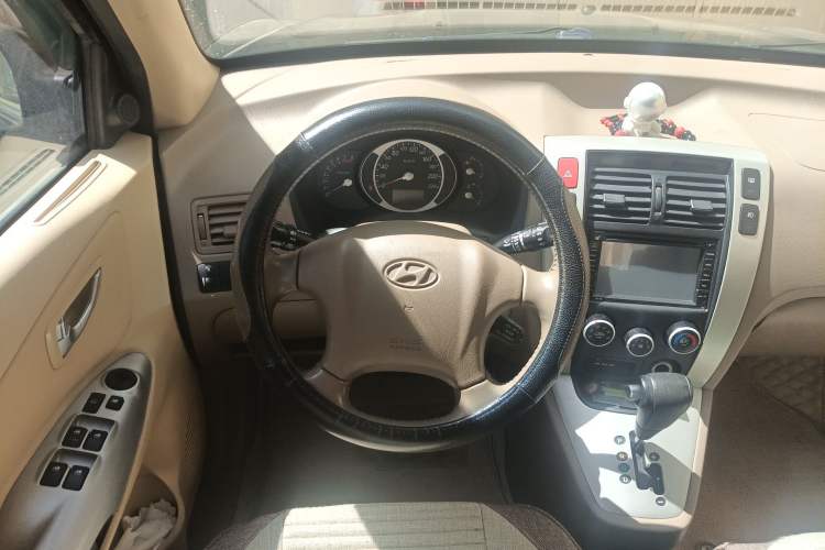 Used Hyundai Tucson 2013 2.0L Automatic Two-Wheel Drive Comfort Version Steering Wheel