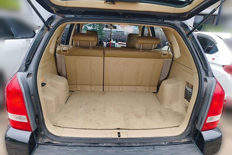 Used Hyundai Tucson 2013 2.0L Manual Two-Wheel Drive Fashion Edition Trunk