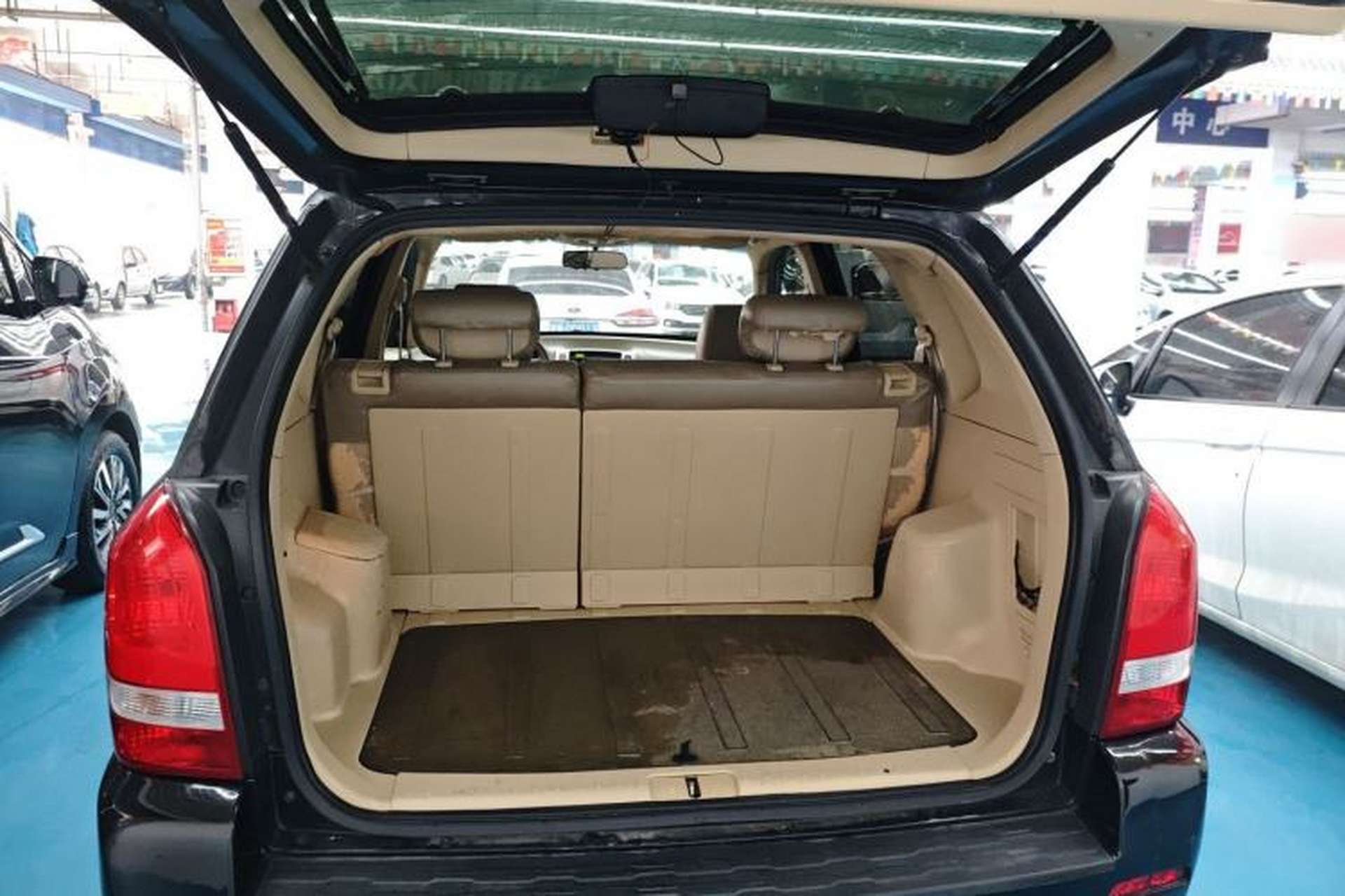 Used Hyundai Tucson 2013 2.0L Manual Two-Wheel Drive Fashion Edition Trunk