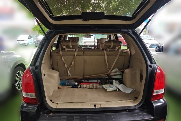 Used Hyundai Tucson 2013 2.0L Manual Two-Wheel Drive Fashion Edition Trunk