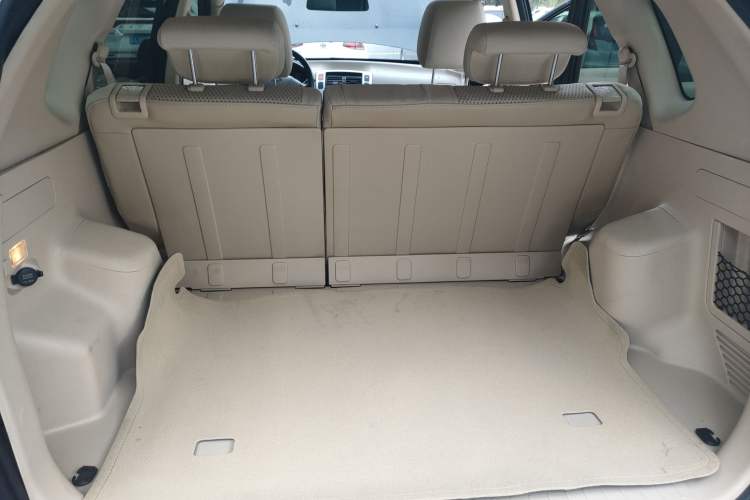 Used Hyundai Tucson 2013 2.0L Manual Two-Wheel Drive Fashion Edition Trunk