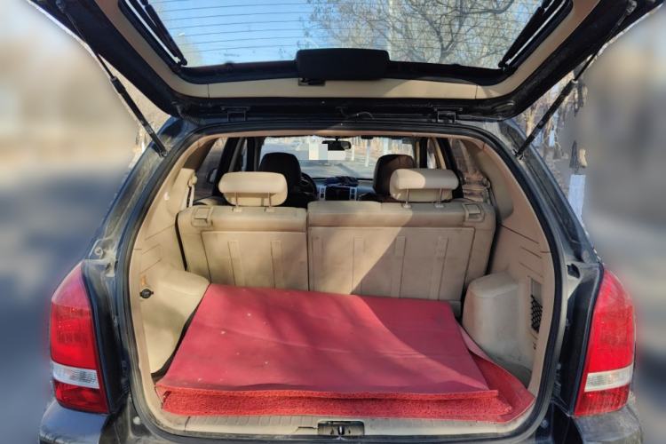Used Hyundai Tucson 2013 2.0L Manual Two-Wheel Drive Fashion Edition Trunk