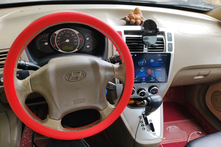 Used Hyundai Tucson 2013 2.0L Automatic Two-Wheel Drive Comfort Version Center Console