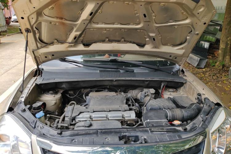 Used Hyundai Tucson 2013 2.0L Automatic Two-Wheel Drive Comfort Version Engine Bay