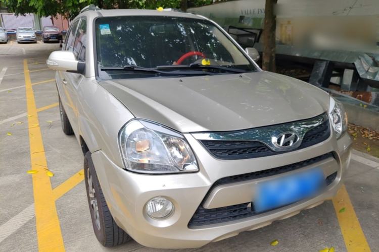 Used Hyundai Tucson 2013 2.0L Automatic Two-Wheel Drive Comfort Version Front Right 45 Deg