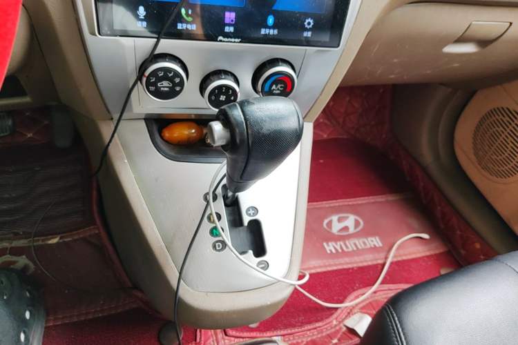 Used Hyundai Tucson 2013 2.0L Automatic Two-Wheel Drive Comfort Version Gear Lever