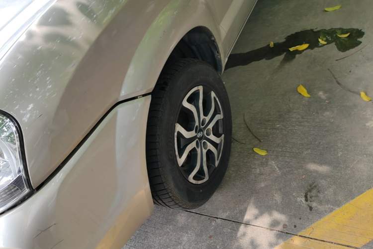 Used Hyundai Tucson 2013 2.0L Automatic Two-Wheel Drive Comfort Version Left Front Wheel Hub