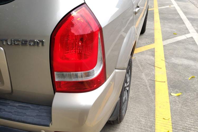 Used Hyundai Tucson 2013 2.0L Automatic Two-Wheel Drive Comfort Version Right Rear Taillight