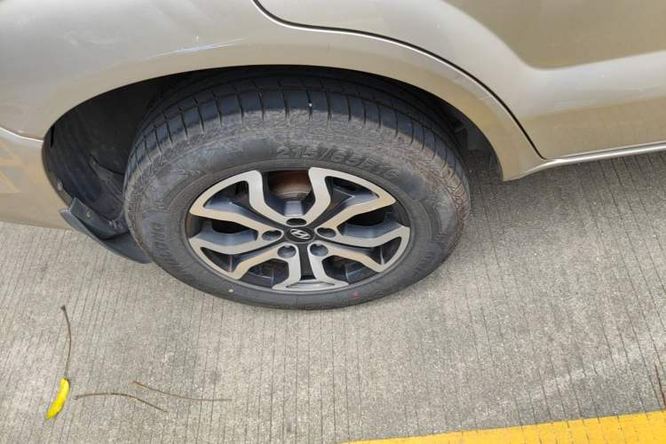 Used Hyundai Tucson 2013 2.0L Automatic Two-Wheel Drive Comfort Version Right Rear Wheel Hub