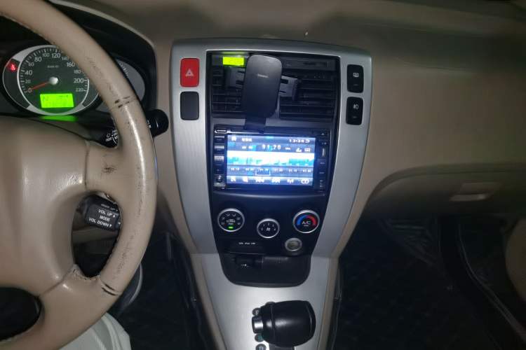 Used Hyundai Tucson 2013 2.0L Automatic Two-Wheel Drive Comfort Version Audio And AC Panel