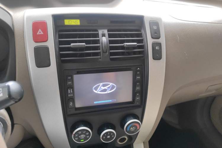 Used Hyundai Tucson 2013 2.0L Automatic Two-Wheel Drive Comfort Version Audio And AC Panel