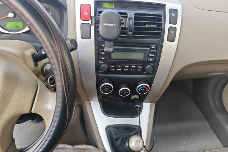 Used Hyundai Tucson 2013 2.0L Manual Two-Wheel Drive Fashion Edition Audio And AC Panel