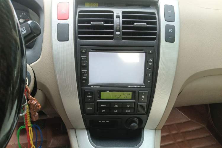 Used Hyundai Tucson 2013 2.0L Manual 4x4 Luxury Version Audio And AC Panel