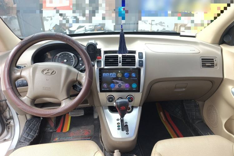 Used Hyundai Tucson 2013 2.0L Automatic Two-Wheel Drive Comfort Version Center Console