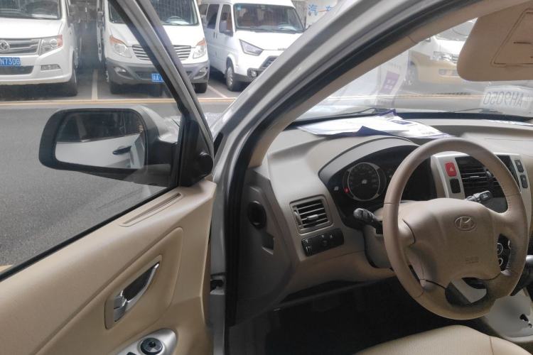 Used Hyundai Tucson 2013 2.0L Automatic Two-Wheel Drive Comfort Version Driver Seat