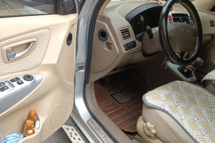 Used Hyundai Tucson 2013 2.0L Manual 4x4 Luxury Version Driver Seat