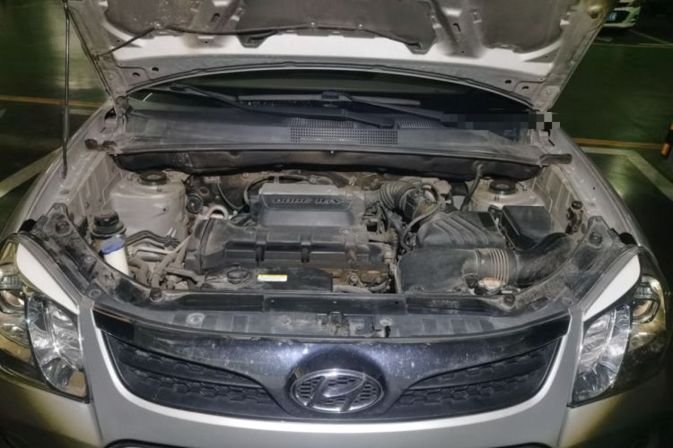 Used Hyundai Tucson 2013 2.0L Automatic Two-Wheel Drive Comfort Version Engine Bay