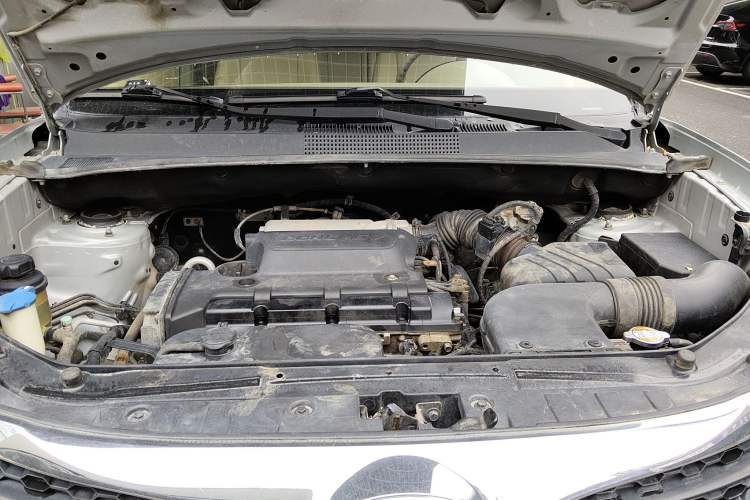 Used Hyundai Tucson 2013 2.0L Automatic Two-Wheel Drive Comfort Version Engine Bay