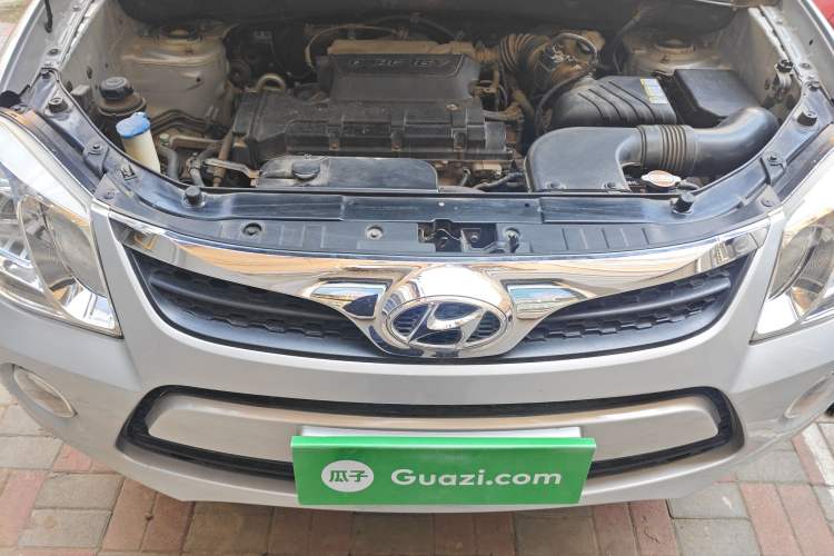 Used Hyundai Tucson 2013 2.0L Manual Two-Wheel Drive Fashion Edition Engine Bay