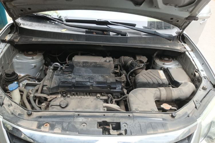 Used Hyundai Tucson 2013 2.0L Manual 4x4 Luxury Version Engine Bay