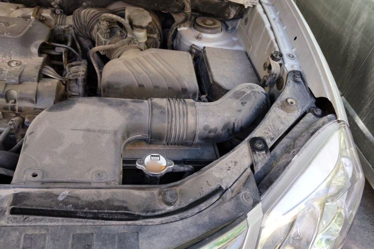 Used Hyundai Tucson 2013 2.0L Automatic Two-Wheel Drive Comfort Version Engine Bay Left