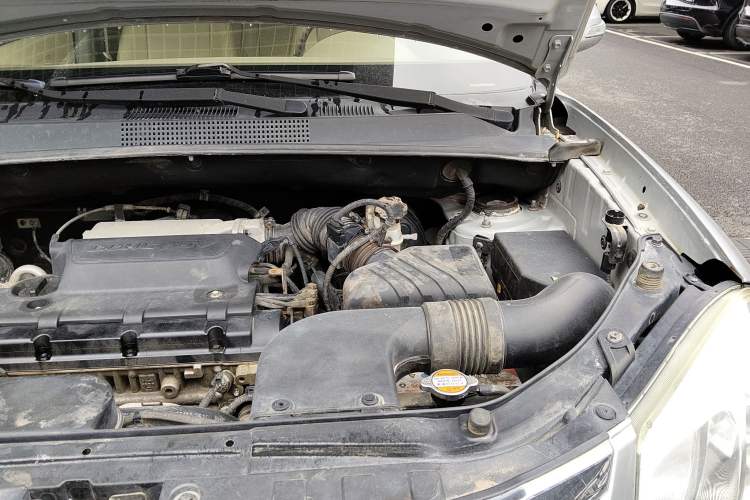 Used Hyundai Tucson 2013 2.0L Automatic Two-Wheel Drive Comfort Version Engine Bay Left