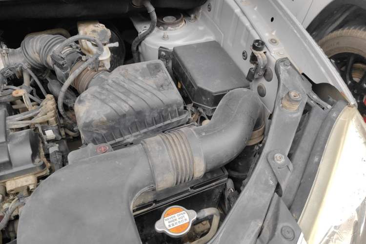 Used Hyundai Tucson 2013 2.0L Automatic Two-Wheel Drive Comfort Version Engine Bay Left