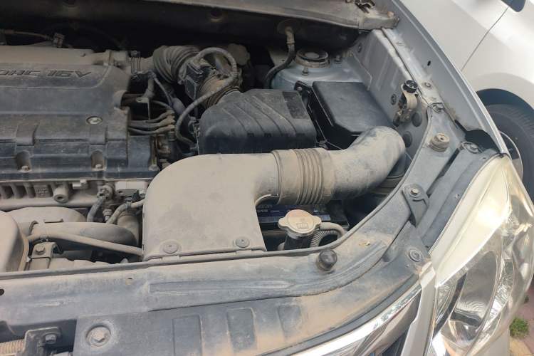 Used Hyundai Tucson 2013 2.0L Automatic Two-Wheel Drive Comfort Version Engine Bay Left