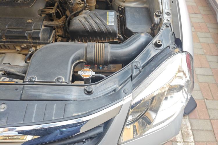 Used Hyundai Tucson 2013 2.0L Manual Two-Wheel Drive Fashion Edition Engine Bay Left