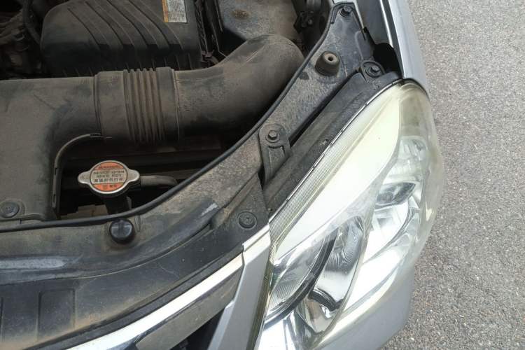 Used Hyundai Tucson 2013 2.0L Manual 4x4 Luxury Version Engine Bay Left