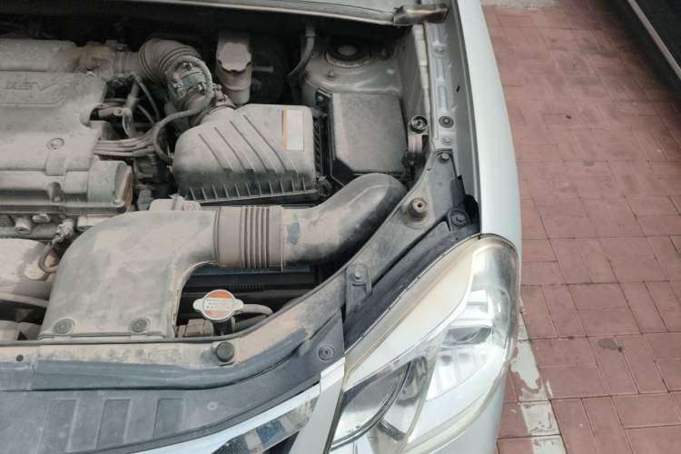 Used Hyundai Tucson 2013 2.0L Automatic Two-Wheel Drive Comfort Version Engine Bay Left