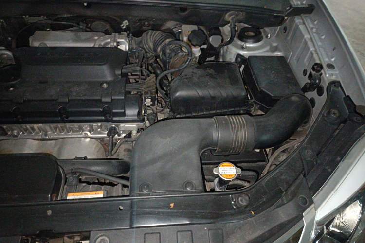 Used Hyundai Tucson 2013 2.0L Automatic Two-Wheel Drive Comfort Version Engine Bay Left