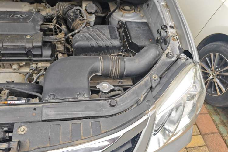 Used Hyundai Tucson 2013 2.0L Manual Two-Wheel Drive Fashion Edition Engine Bay Left