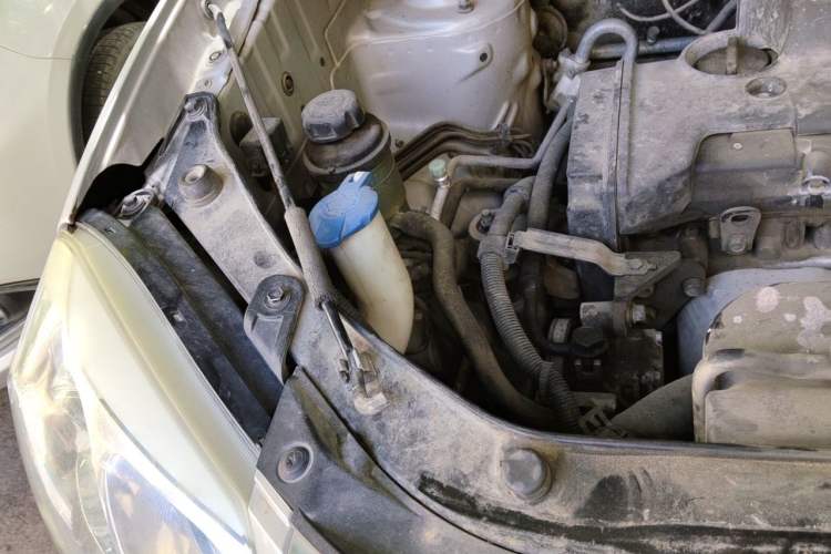 Used Hyundai Tucson 2013 2.0L Automatic Two-Wheel Drive Comfort Version Engine Bay Right