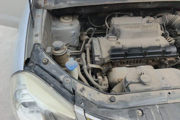 Used Hyundai Tucson 2013 2.0L Automatic Two-Wheel Drive Comfort Version Engine Bay Right