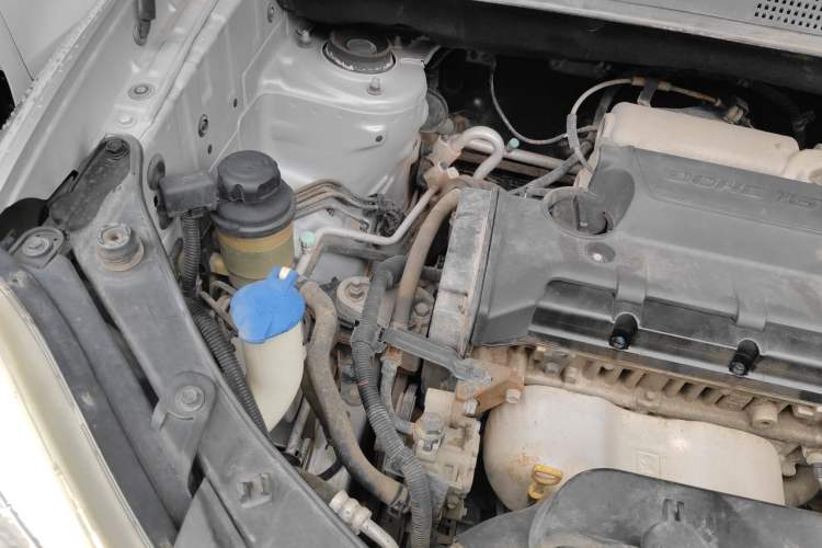 Used Hyundai Tucson 2013 2.0L Automatic Two-Wheel Drive Comfort Version Engine Bay Right