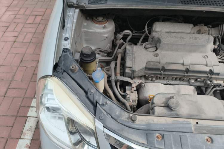 Used Hyundai Tucson 2013 2.0L Automatic Two-Wheel Drive Comfort Version Engine Bay Right