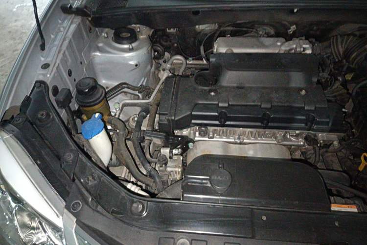 Used Hyundai Tucson 2013 2.0L Automatic Two-Wheel Drive Comfort Version Engine Bay Right