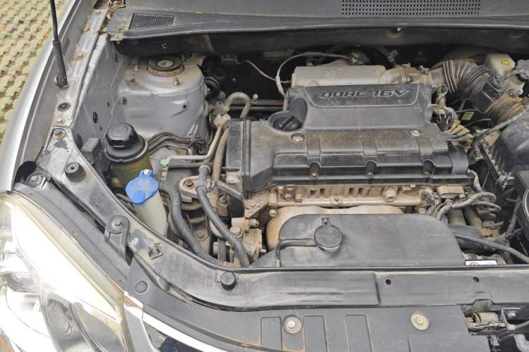 Used Hyundai Tucson 2013 2.0L Manual Two-Wheel Drive Fashion Edition Engine Bay Right