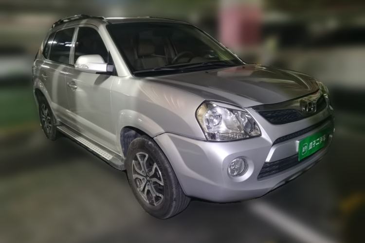 Used Hyundai Tucson 2013 2.0L Automatic Two-Wheel Drive Comfort Version Front Right 45 Deg