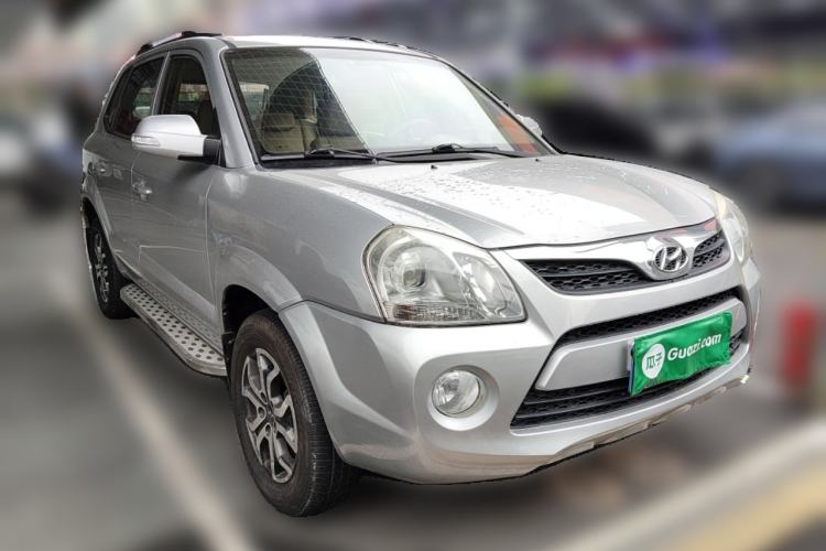 Used Hyundai Tucson 2013 2.0L Automatic Two-Wheel Drive Comfort Version Front Right 45 Deg