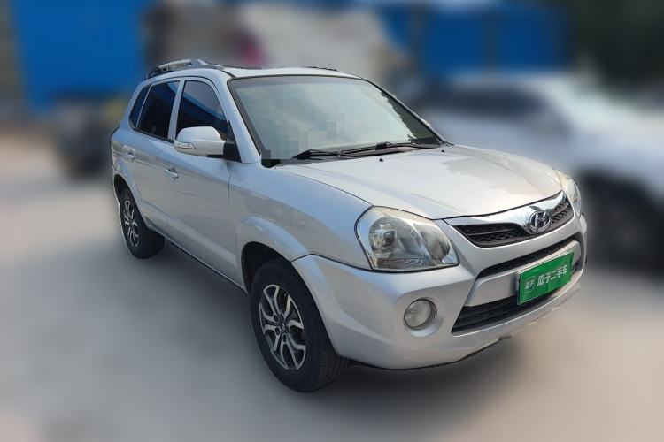 Used Hyundai Tucson 2013 2.0L Automatic Two-Wheel Drive Comfort Version Front Right 45 Deg