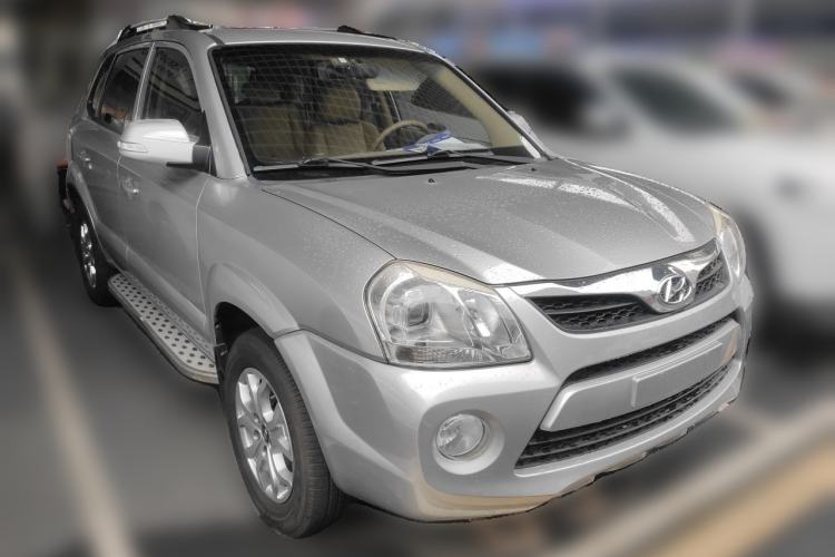 Used Hyundai Tucson 2013 2.0L Automatic Two-Wheel Drive Comfort Version Front Right 45 Deg
