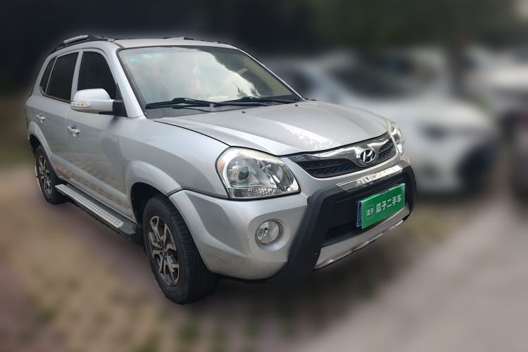 Used Hyundai Tucson 2013 2.0L Automatic Two-Wheel Drive Comfort Version Front Right 45 Deg