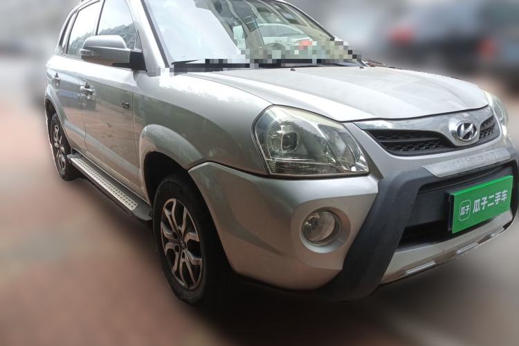 Used Hyundai Tucson 2013 2.0L Manual 4x4 Luxury Version Front Right 45 Deg