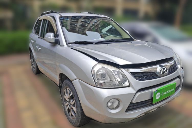 Used Hyundai Tucson 2013 2.0L Manual Two-Wheel Drive Fashion Edition Front Right 45 Deg