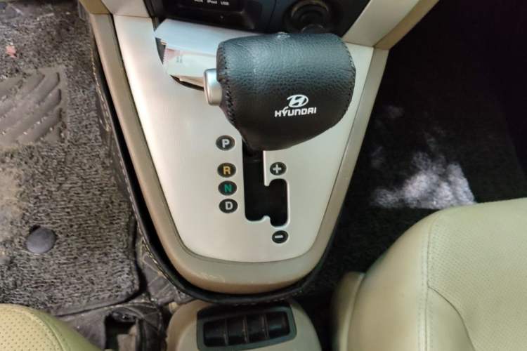 Used Hyundai Tucson 2013 2.0L Automatic Two-Wheel Drive Comfort Version Gear Lever