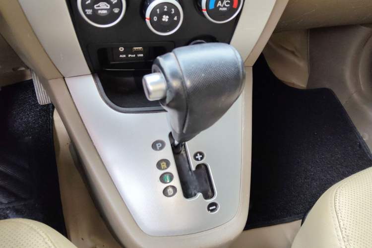 Used Hyundai Tucson 2013 2.0L Automatic Two-Wheel Drive Comfort Version Gear Lever