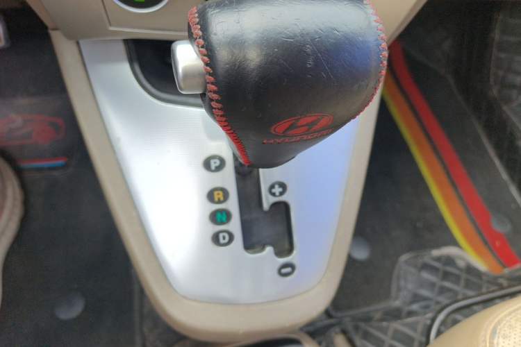 Used Hyundai Tucson 2013 2.0L Automatic Two-Wheel Drive Comfort Version Gear Lever