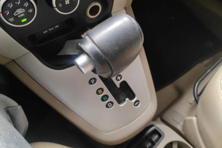Used Hyundai Tucson 2013 2.0L Automatic Two-Wheel Drive Comfort Version Gear Lever